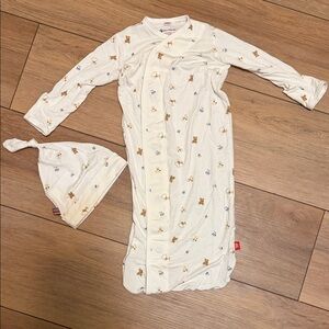 Magnetic me gown and hat